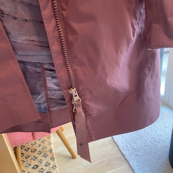 Lululemon Rain Jacket - Picture 9 of 12